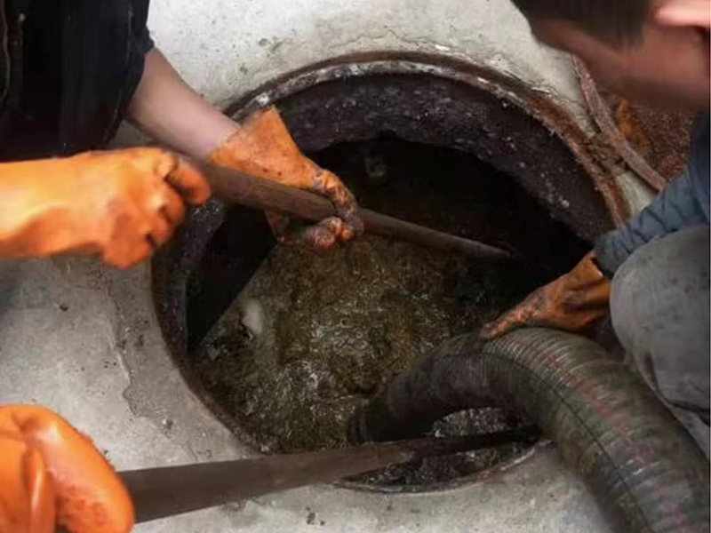 云岩清理化粪池时如何避免沼气的危害?